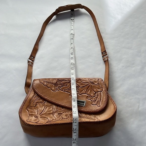 Vintage Tooled Unbranded Leather Purse - Picture 5 of 15